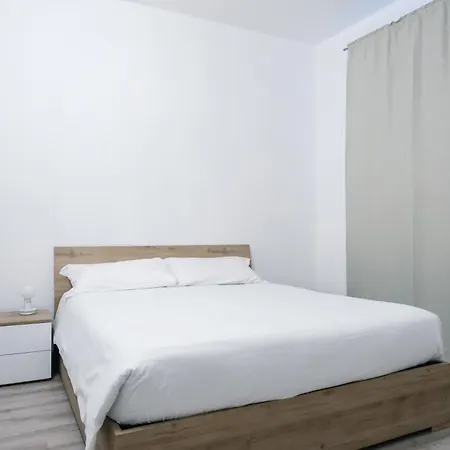 Flora Inn, Scotti's House - Due Passi In Centro Guest house