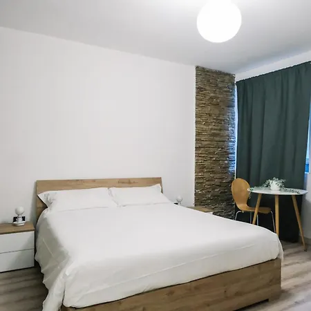 Guest house Flora Inn, Scotti's House - Due Passi In Centro 2*