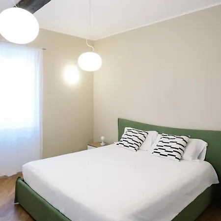 Guest house Flora Inn, Scotti's House - Due Passi In Centro 2*
