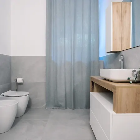 Guest house Flora Inn, Scotti's House - Due Passi In Centro Bergamo