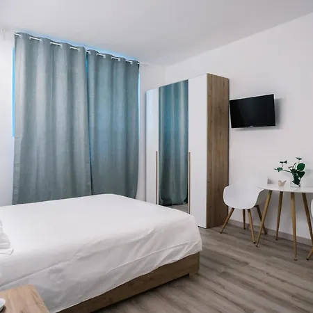 Flora Inn, Scotti's House - Due Passi In Centro