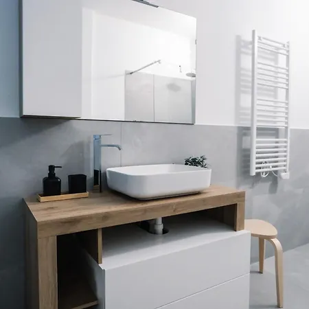 Flora Inn, Scotti's House - Due Passi In Centro Guest house