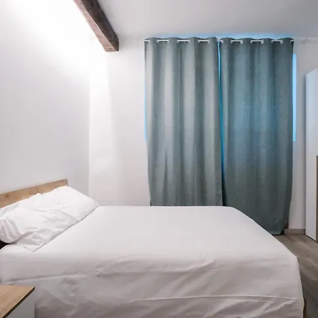 Flora Inn, Scotti's House - Due Passi In Centro Guest house 3*