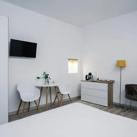 Guest house Flora Inn, Scotti's House - Due Passi In Centro 3*