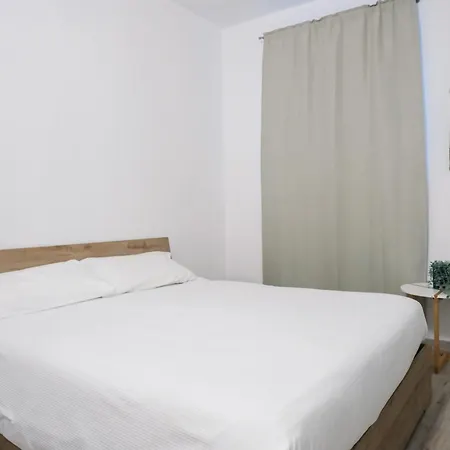 Flora Inn, Scotti's House - Due Passi In Centro Guest house 3*