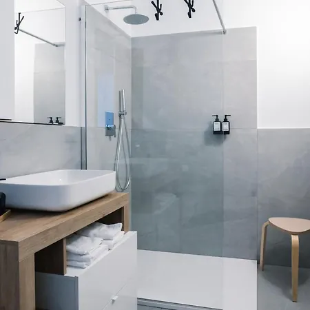 Flora Inn, Scotti's House - Due Passi In Centro 3*