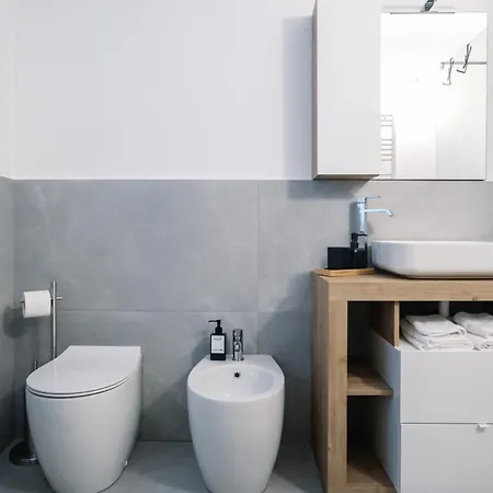 Flora Inn, Scotti's House - Due Passi In Centro