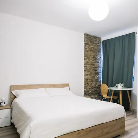 Guest house Flora Inn, Scotti's House - Due Passi In Centro 3*