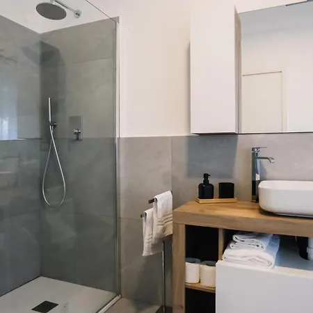 Guest house Flora Inn, Scotti's House - Due Passi In Centro Bergamo