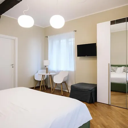 Flora Inn, Scotti's House - Due Passi In Centro Guest house 3*