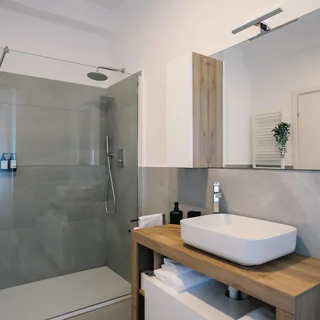 Guest house Flora Inn, Scotti's House - Due Passi In Centro