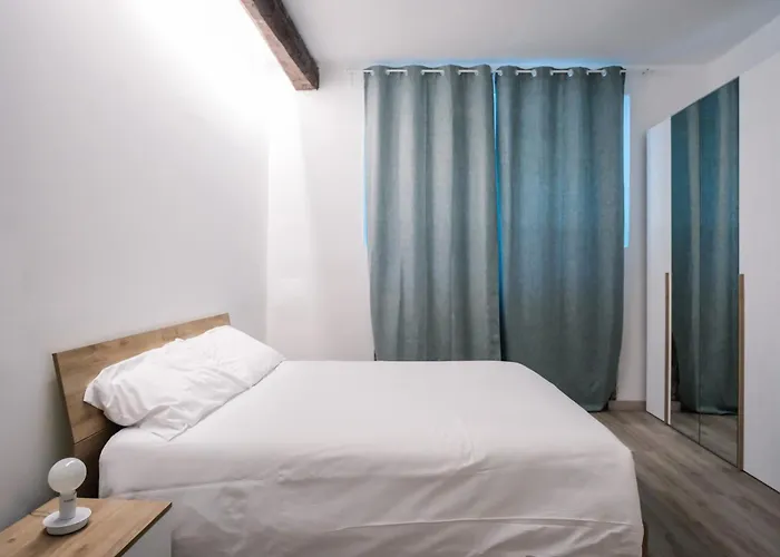 Flora Inn, Scotti's House - Due Passi In Centro Pensjonat 3*
