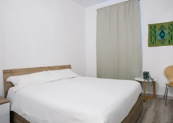 Flora Inn, Scotti's House - Due Passi In Centro Pensjonat 3*