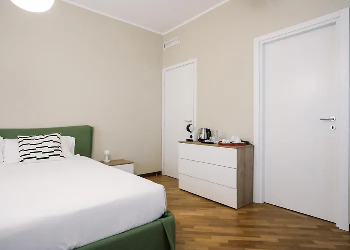 Pensjonat Flora Inn, Scotti's House - Due Passi In Centro 3*