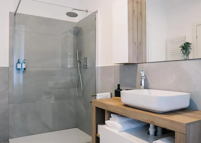 Flora Inn, Scotti's House - Due Passi In Centro 3* Bergamo