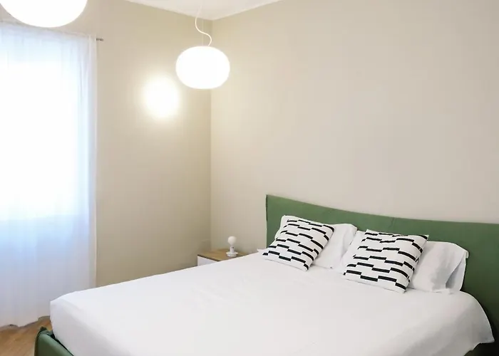 Pensjonat Flora Inn, Scotti's House - Due Passi In Centro 3*
